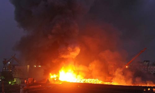Trong quá trình sửa chữa, tàu chở dầu bất ngờ phát nổ khiến 1 người thiệt mạng, 4 người khác bị thương.