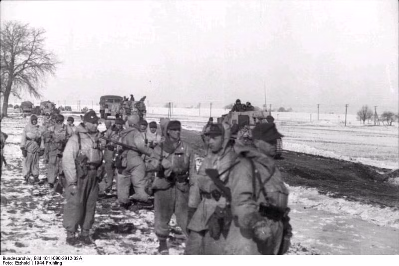 Theo ước tính, trong cuộc chiến đó, phía Liên Xô tổn thất 100.000 người và phát xít Đức tổn thất 14.000 binh sĩ.