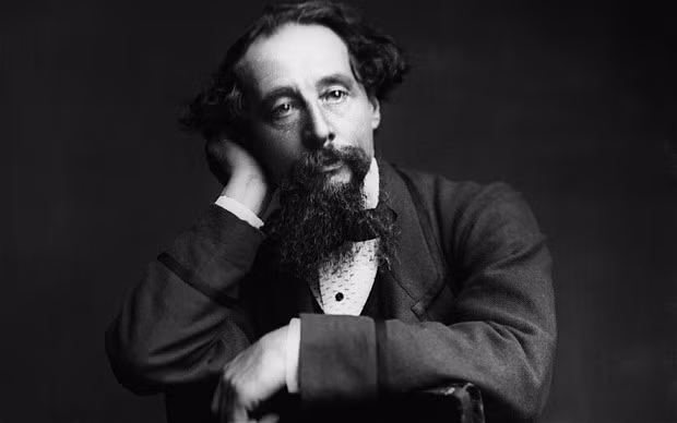 Charles Dickens - tiểu thuyết gia người Anh nổi tiếng nhất thời đại Nữ hoàng Victoria thường ngủ quay mặt về hướng Bắc. Sở dĩ ông làm như vậy vì cho rằng điều đó sẽ cải thiện khả năng viết của bản thân.