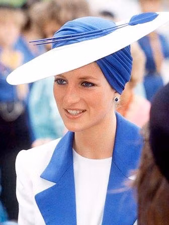 Công nương Diana là bạn thân của nhiều nhà lãnh đạo, nhân vật nổi tiếng thế giới ở nhiều lĩnh vực khác nhau như: Gianni Versace trong thế giới thời trang; George Michael và Michael Barrymore ở Hollywood; nam ca sĩ Elton John. Trong đó, năm 1997, Elton John đã viết lại bài hát "Something About The Way You Look Tonight" và lấy tên mới là "Candle In the Wind" để tưởng niệm sự ra đi bất ngờ của công nương Diana. Elton John đã biểu diễn bài hát này tại lễ tang của công nương, nghi lễ được truyền hình trực tiếp và theo dõi bởi hơn 33 triêu người dân Anh.