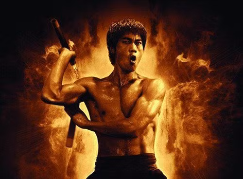 5. Tuyệt kỹ Nhất thốn quyền hay "cú đấm 1 inch" nổi tiếng của Lý Tiểu Long đã khiến thế giới kinh ngạc. Anh có thể chống đẩy chỉ bằng 2 ngón tay.