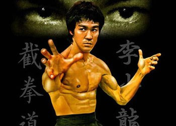 2. Lý Tiểu Long mang nhiều yếu tố may mắn của liên quan đến rồng: sinh vào năm rồng (1940). Khoảng thời gian Lý Tiểu Long chào đời đúng vào giờ Thìn: 6h sáng - 8h sáng.