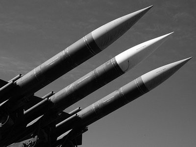 2 tập của tác phẩm "Dân chủ ở Mỹ" được Alexis de Tocqueville lần lượt giới thiệu đến với công chúng vào năm 1835 và 1840.