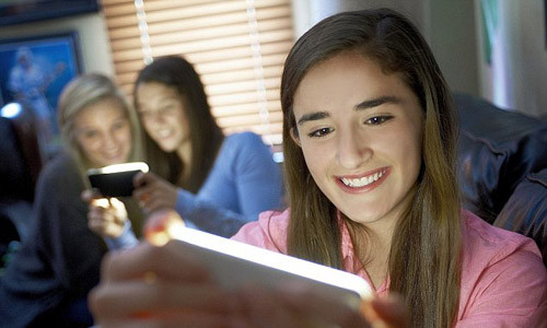 LuMee giúp người dùng iPhone 5 và iPhone 5S chụp ảnh "tự sướng" hoàn hảo ngay cả khi trời tối tăm, không đủ ánh sáng.