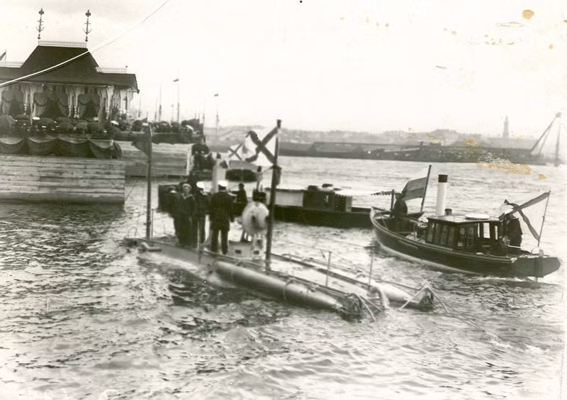 Ảnh chụp tàu ngầm "Dolphin" năm 1901 – 1904.
