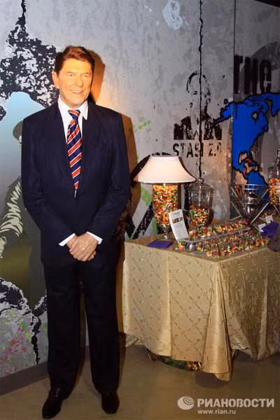 Món ăn yêu thích của Tổng thống Ronald Reagan khi cố gắng bỏ thuốc lá là hộp kẹo Jelly Beans.