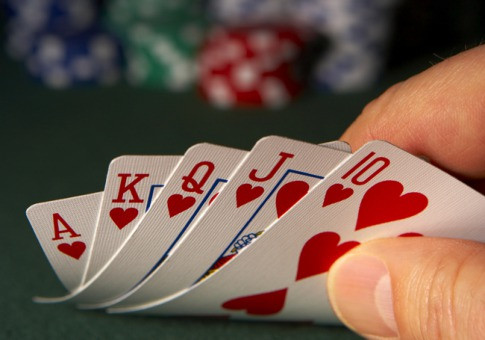 Tham gia vào lực lượng Hải quân vào năm 1942, Richard Nixon phục vụ quân đội Mỹ ở Nam Thái Bình Dương trong thời gian diễn ra Chiến tranh thế giới II. Trong thời gian đó, ông chơi poker khi rảnh rỗi mặc dù bị cấm, và chơi rất giỏi.