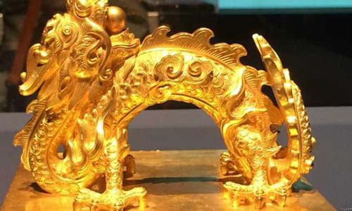 Triện vàng ròng hình rồng 5 móng ngậm hạt châu của Hoàng đế Gia Long - người sáng lập ra triều Nguyễn.
