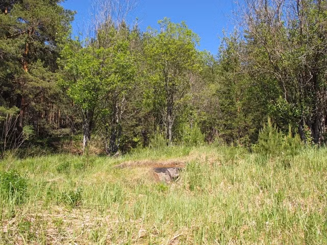 Một số kiến trúc ngầm của sở chỉ huy quân đội Liên Xô có thể nhìn thấy ở một số nơi.