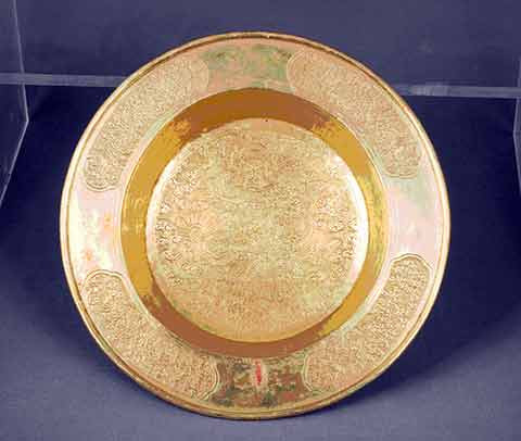 Chậu trang trí rồng vàng - hiện vật cung đình Triều Nguyễn.