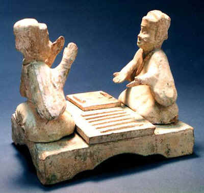 Woshuo từng được cho là trò chơi đến từ người ngoài hành tinh. Trò chơi này gồm có các quân cờ và bàn cờ. Người chơi sẽ gieo xúc xắc để di chuyển quân cờ.