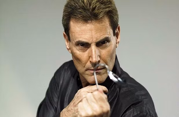 Uri Geller - nhà tâm linh nổi tiếng thế giới sinh ngày 20/12/1946. Nhà tâm linh này cho biết khả năng đặc biệt của bản thân đến từ các hành tinh xa xôi Hoova thuộc hệ mặt trời khác.