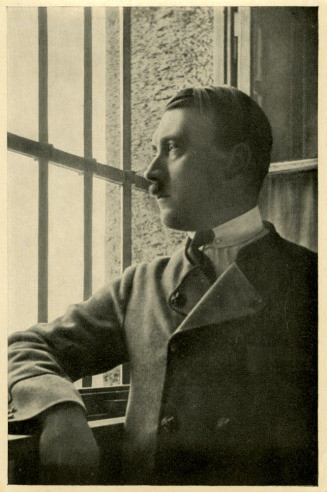 Hình ảnh Hitler bên trong pháo đài ở Landsberg năm 1924.