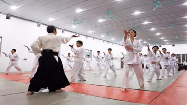 Minh "Sâm" có những thú chơi không ai theo kịp như sở hữu dàn siêu xe, dạy công nhân học Aikido...