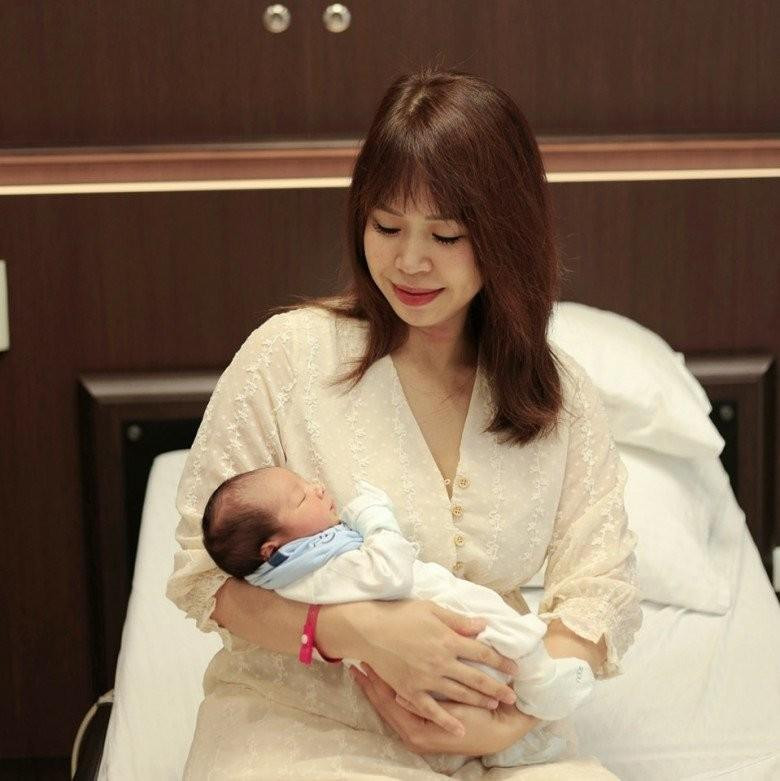 Ba xa Manh Truong nhan sac man ma sau sinh 6 thang-Hinh-5