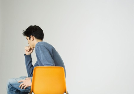 Điều trị thế nào? Nếu khối u là do viêm tinh hoàn hay viêm mào tinh hoàn, bạn nên dùng thuốc kháng sinh cụ thể theo quy định của bác sĩ. Nếu cơn đau là do quai bị, bạn cần quá trình điều trị theo toa. Nếu bạn được chẩn đoán với tình trạng bị xoắn tinh hoàn, phẫu thuật là điều cần thiết.