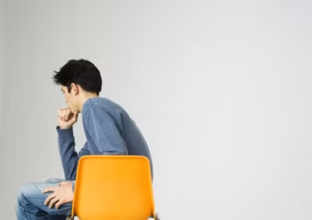 Điều trị thế nào? Nếu khối u là do viêm tinh hoàn hay viêm mào tinh hoàn, bạn nên dùng thuốc kháng sinh cụ thể theo quy định của bác sĩ. Nếu cơn đau là do quai bị, bạn cần quá trình điều trị theo toa. Nếu bạn được chẩn đoán với tình trạng bị xoắn tinh hoàn, phẫu thuật là điều cần thiết.