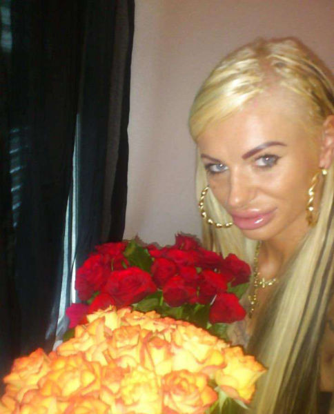 Đôi môi giày không khác gì mỏ vịt khiến nhiều người phải choáng váng.