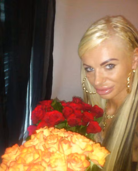 Đôi môi giày không khác gì mỏ vịt khiến nhiều người phải choáng váng.