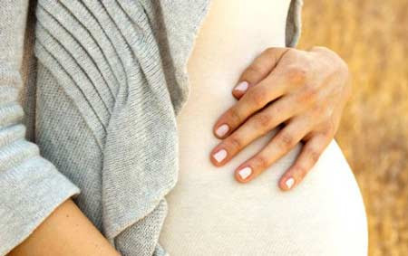 Tiền sản giật. Tiền sản giật gồm: cao huyết áp, phù, có đạm trong nước tiểu với ba cấp độ là tiền sản giật nhẹ, nặng và sản giật. Nếu không kiểm soát sẽ gây tai biến mạch máu cho thai phụ do mạch máu bị vỡ dưới áp lực quá cao, thường xảy ra sau tuần thứ 20.