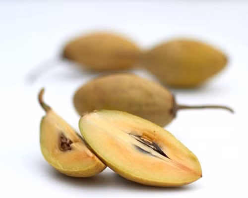 Nước chuối, nước hồng xiêm: chuối hoặc hồng xiêm 5 quả xay hoặc nghiền nát với 1 lít nước sôi để nguội + 1 thìa cà phê gạt ngang muối ăn, cho trẻ uống dần.