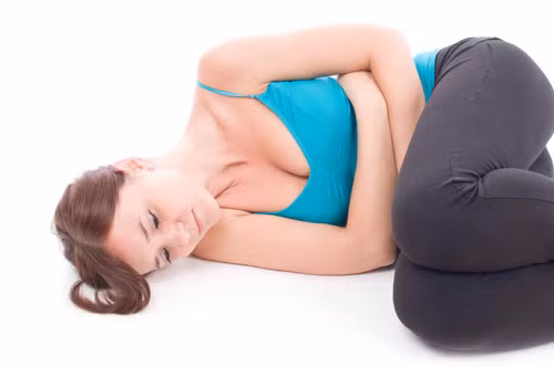 Chị em bị viêm nhiễm phụ khoa: Các viêm nhiễm phụ khoa như viêm âm đạo, lạc nội mạc tử cung, viêm phần phụ thường gây ra các biến chứng ở vòi trứng như bị tắc, hẹp cản trở sự di chuyển bên trong của trứng, đây là nguyên nhân dẫn đến thai ngoài tử cung.