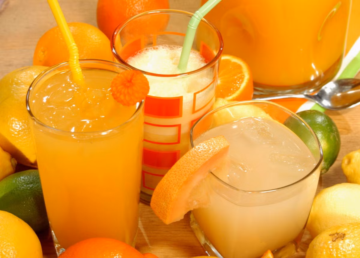 Trái cây họ cam quýt. Những loại trái cây nhiệt đới thuộc họ cam quýt rất giàu chất chống ôxy hóa, vitamin C và axít folic. Những loại dinh dưỡng này rất tốt cho sức khỏe sinh sản của nam giới. Bạn có thể hâm nóng trước khi làm “chuyện ấy” bằng một cốc nước cam ép, bưởi chùm,...