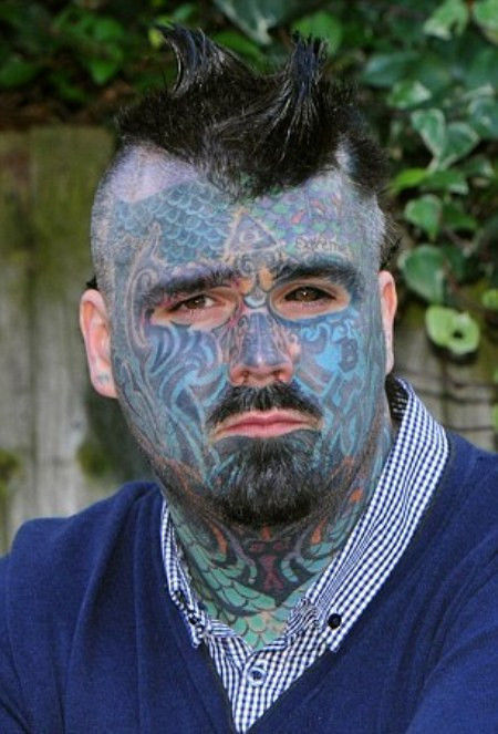 Mới đây anh này còn bỏ ra 350 pound (13 triệu VNĐ) để cấy silicone vào ngực. Mathew cũng tiết lộ anh chưa bao giờ hối tiếc vì quyết định xăm hình của mình. Anh cho rằng cơ thể mình như là một triển lãm nghệ thuật.