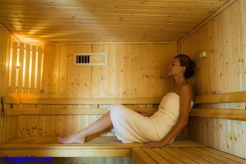 Xông hơi. Khi cơ thể tiết mồ hôi, các độc tố cũng theo đó bị đẩy ra ngoài, do đó việc tiết mồ hôi là một trong những cách thải độc tố hiệu quả nhất. Từ lâu, việc xông hơi để đào thải độc tố đã được áp dụng tại nhiều nước trên thế giới và đem lại nhiều kết quả đáng kinh ngạc.