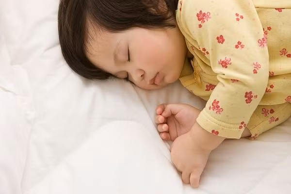 Với trẻ lớn, nguy cơ này ngày càng tăng cao là nguyên nhân dẫn đến rối loạn hành vi cá nhân, chậm phát triển, rối loạn ứng xử và nhân cách, ảnh hưởng đến việc học tập và các vấn đề sức khoẻ trẻ như tình trạng cao huyết áp.