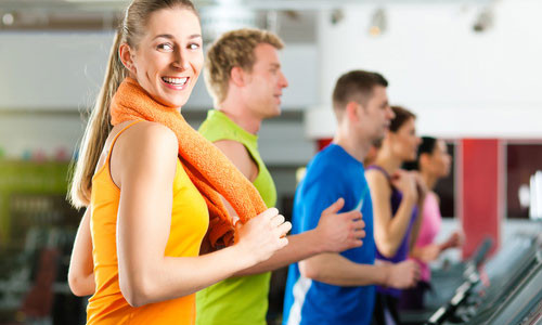 Tập thể dục mỗi ngày. Dĩ nhiên bạn không cần thay đổi thói quen tập thể dục, nhưng tập thể dục một chút, bất kể kiểu gì, ngay cả chỉ đi bộ cũng giúp bạn ngủ tốt hơn và cũng giúp giảm cân.