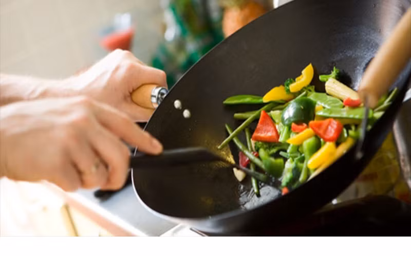 Nấu rau quá kỹ. Khi chế biến những loại rau lá xanh không nên nấu quá lâu. Nếu không, nitrate sẽ chuyển biến thành nitrit nitrat, dễ làm cho ngộ độc thực phẩm cho trẻ em. Đặc biệt, các loại rau đông lạnh càng không nên nấu quá lâu, nếu không sẽ làm mất đi khá nhiều dinh dưỡng.