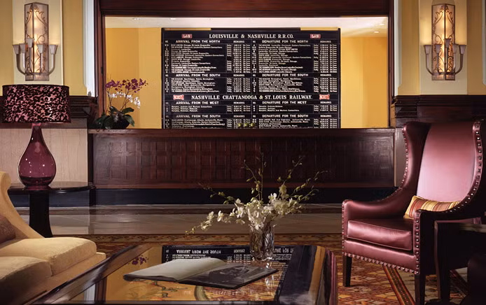 Nằm giữa một khu phố nhộn nhịp, Union Station Hotel (Nashville, Tennessee) là điểm đến đầy hứa hẹn đối với mọi du khách. Giá cả cũng rất phải chăng, chỉ 170 USD/đêm.