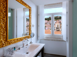 Lisboa Carmo là một trong những điểm dừng chân ưa thích của du khách khi đến Bồ Đào Nha. Bạn sẽ chỉ mất 110 USD/đêm.