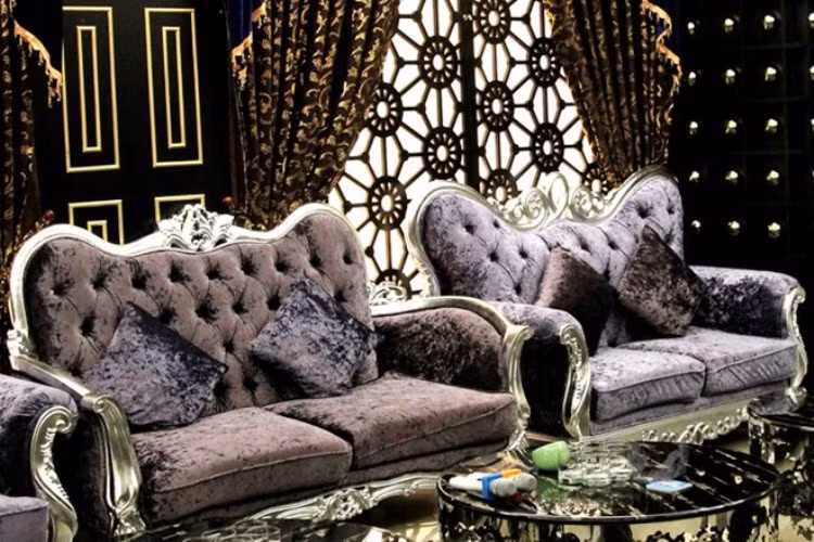 Những bộ ghế trong phòng Super Vip Karaoke King giá trị hơn 200 triệu đồng.