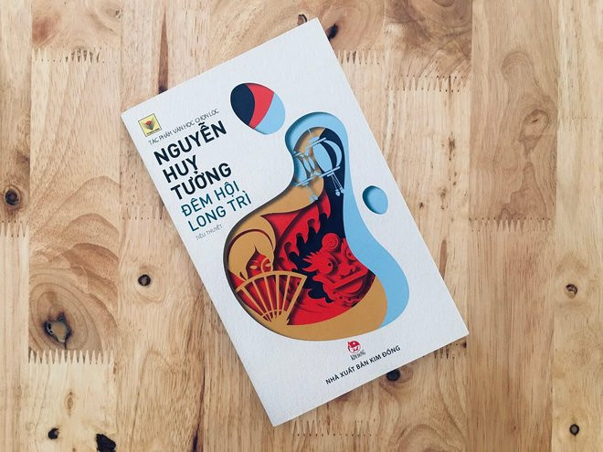 Đêm hội Long Trì của Nguyễn Huy Tưởng (1912-1959) đăng lần đầu trên Tri tân tạp chí (từ cuối 1942 đến tháng 8/1943). Tác phẩm lấy bối cảnh thời chúa Trịnh Sâm cuối thế kỷ 19, với sự thao túng của Đặng Thị Huệ, một mỹ nhân có sắc đẹp khuynh thành. Theo đánh giá của các nhà nghiên cứu, với Đêm hội Long Trì, Nguyễn Huy Tưởng đã thoát ra khỏi lịch sử với một số nhân vật hư cấu toàn phần và một phần, để tạo nên một sự phong phú trong tác phẩm.