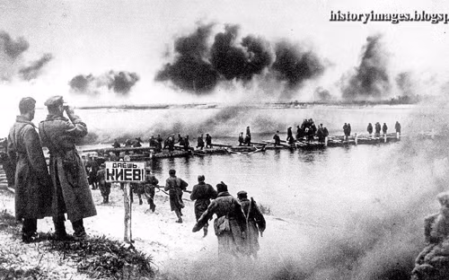 Trong bài viết cách đây 8 năm, ông Kissinger cho rằng, Ukraine là quốc gia có lịch sử phức tạp, đa dạng và gắn chặt với Nga. “Ukraine từng thuộc Liên Xô. Bán đảo Crimea của nước này có dân số hầu hết là người gốc Nga. Crimea được Liên Xô chuyển giao cho Ukraine từ năm 1954 (sau này Nga cho đó là quyết định không hợp pháp). Đa số dân cư ở khu vực phía đông của Ukraine là người theo Chính thống giáo. Phần phía tây và phía đông Ukraine có nhiều điểm khác biệt... 