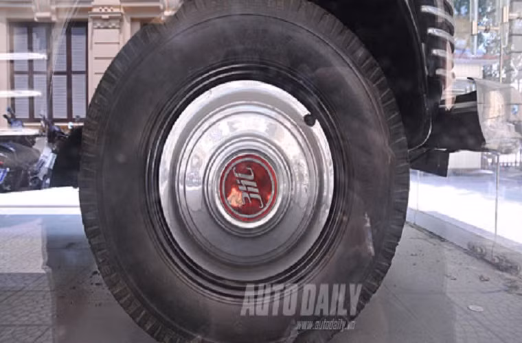 Lốp xe cỡ lớn.