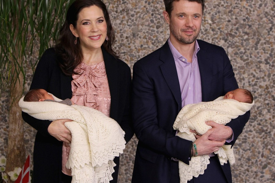 Họ tiếp tục chào đón cặp song sinh Hoàng tử Vincent và Công chúa Josephine vào ngày 8/1/2011. “Đây là một phép lạ!”, Hoàng tử Frederik rạng rỡ tuyên bố trên bậc thềm bệnh viện.