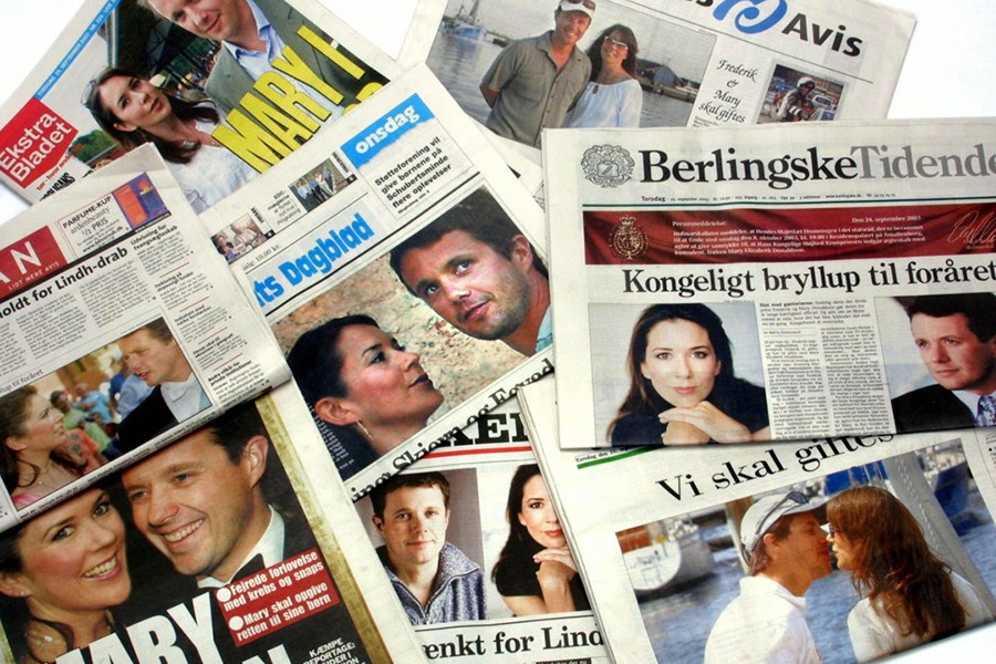 Cặp đôi gặp nhau lần đầu tại quán bar Slip Inn ở Cảng Darling của Sydney. Hoàng tử 32 tuổi bắt đầu cuộc trò chuyện và giới thiệu đơn giản mình là Fred. Họ bắt đầu một mối tình lãng mạn bí mật nhưng… yêu xa. Một năm sau, báo lá cải của Đan Mạch phát hiện và tung tin.