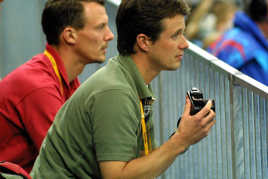 Năm 2000, Thế vận hội mùa hè diễn ra tại Sydney, Australia. Hoàng tử Frederik lúc bấy giờ tới dự để cổ vũ cho đội đua thuyền Olympic Đan Mạch.