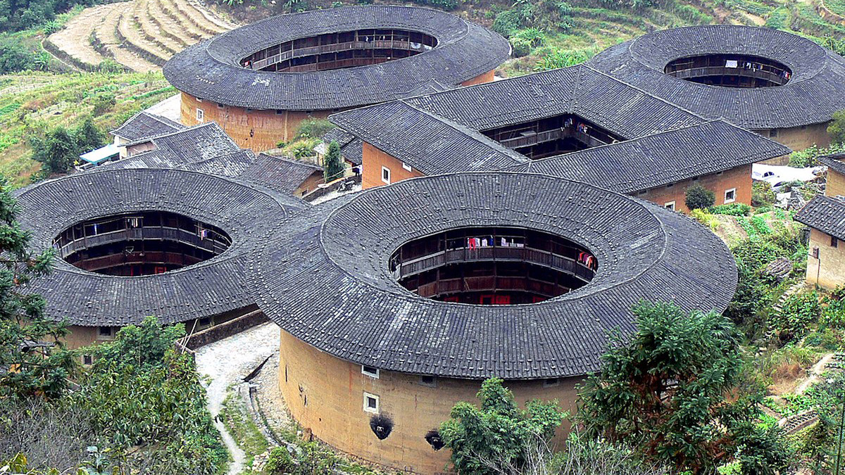 Hiện có khoảng hơn 20.000 Thổ Lâu còn tồn tại nhưng chỉ có khoảng 3.000 dãy nhà được công nhận là Thổ Lâu Phúc Kiến. Theo Chinaculturetour/Silverkris.