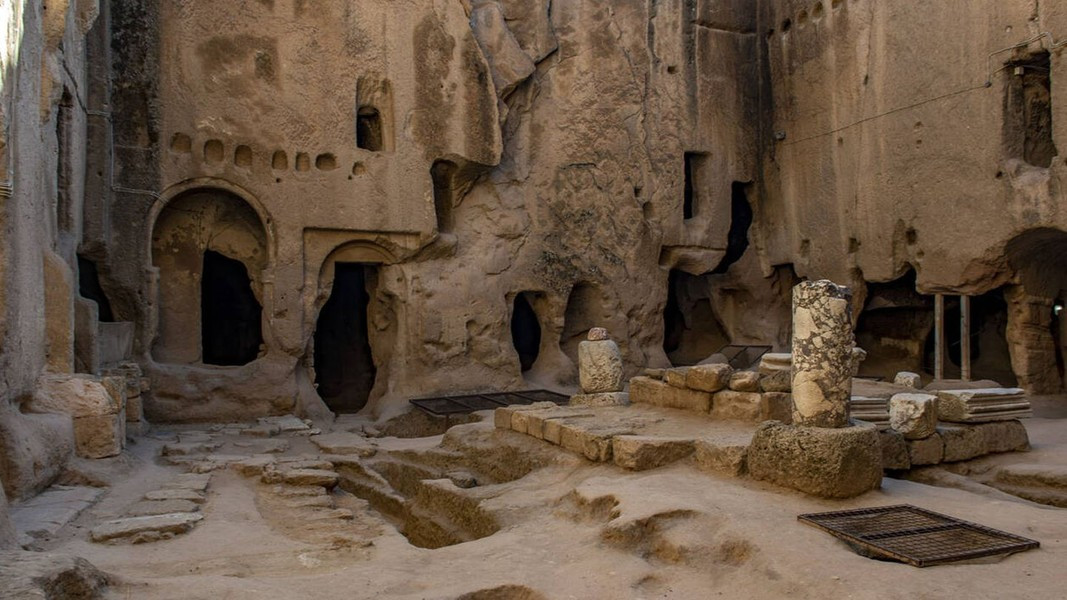 Thành phố ngầm Derinkuyu được xây dựng bởi người Phrygian vào thế kỷ 8-7 trước Công nguyên