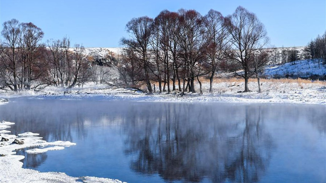 Sông Khalkhyn Gol ở Mông Cổ, cách khu vực trung tâm thành phố Arxan 74km. Vào mùa đông, khi nhiệt độ giảm sâu xuống mức âm 40 độ C, nước sông vẫn chảy đều. Theo Chinadaily.