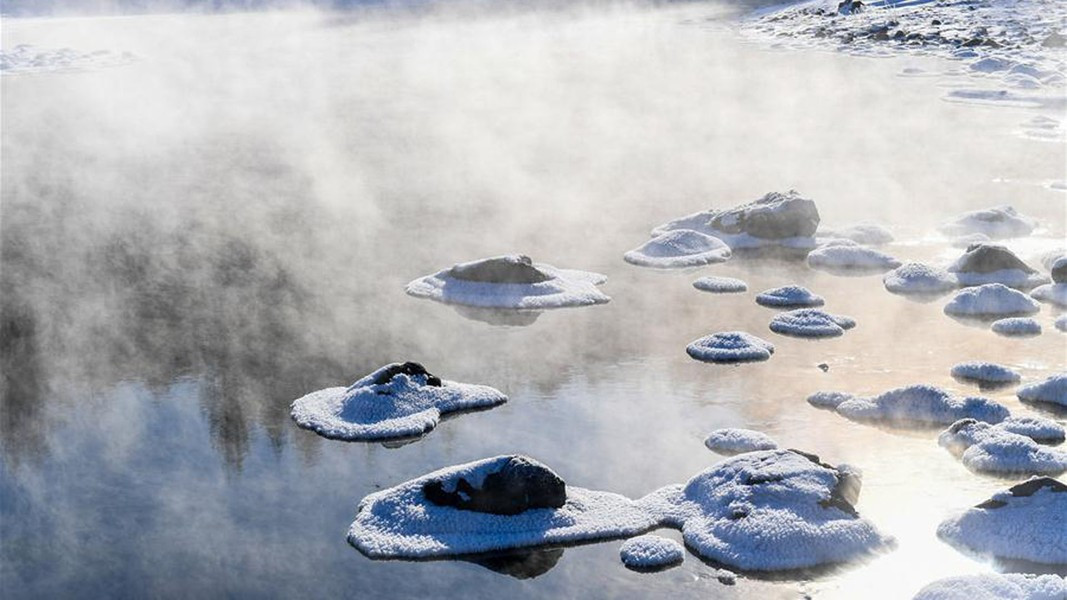 Nguyên nhân do nước sông Khalkh Gol chảy qua khu vực hoạt động địa nhiệt gần thành phố Arxan. Theo Chinadaily.