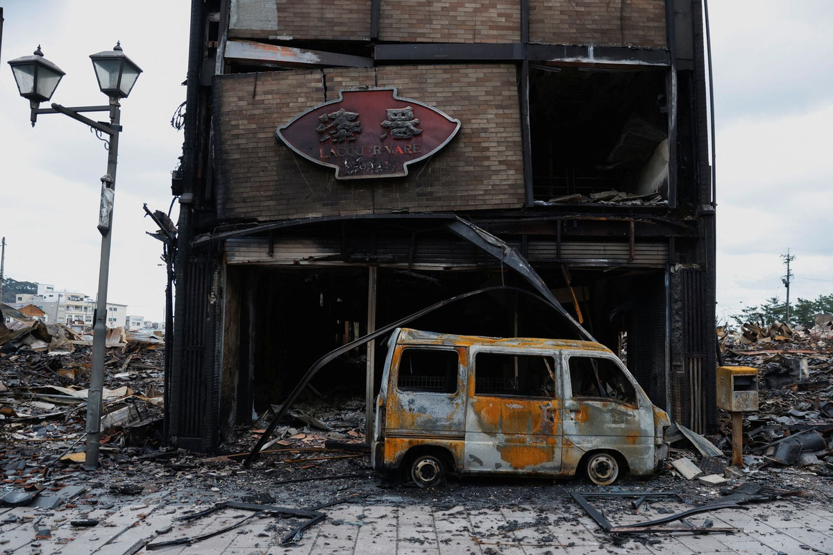 Hỏa hoạn sau thảm họa phá hủy nhiều tài sản của người dân.