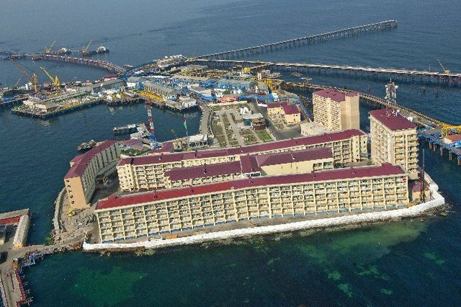 Vào thời kỳ đỉnh cao của ngành dầu khí Liên Xô cũ, thành phố có hơn 5,000 dân cư sinh sống.