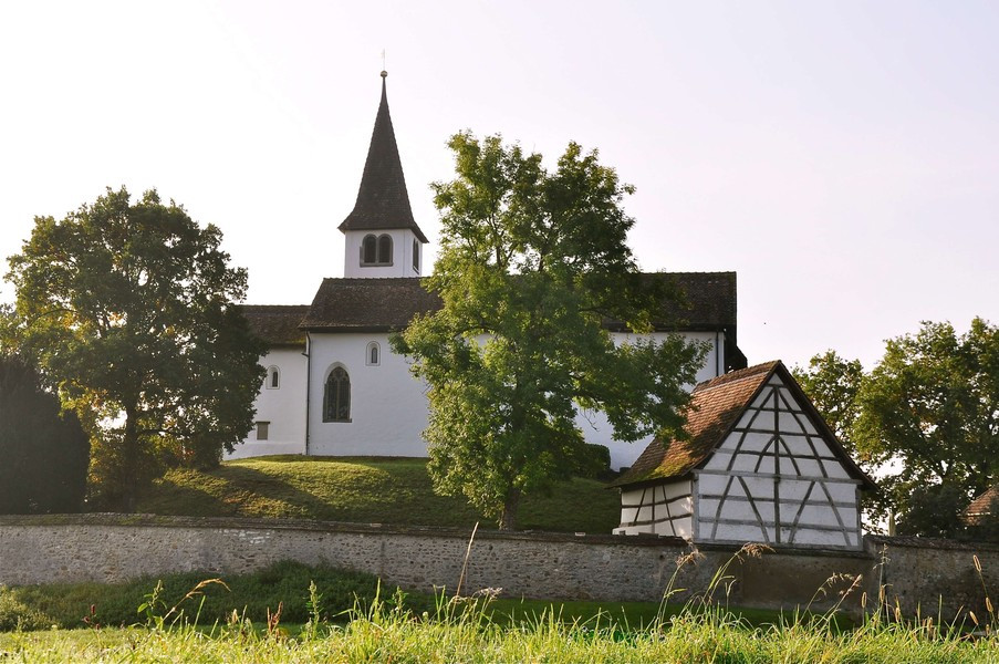 Trẻ em theo học ở một trường địa phương của Đức nhưng lên trung học, học sinh vẫn sang học ở bên kia biên giới. Theo Bodenseewes.