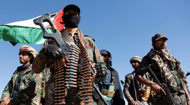 Houthi tan cong tau My khi bi dua tro lai danh sach khung bo