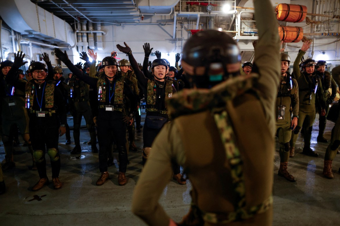 “ARDB nổi tiếng là nơi đòi hỏi khắt khe về thể chất, tinh thần, kỹ thuật và tôi nghĩ rằng rất nhiều phụ nữ lo lắng liệu họ có thể đáp ứng được những yêu cầu đó hay không”, Trung sĩ Maruyama, 38 tuổi, cho biết.